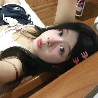 触碰的双手