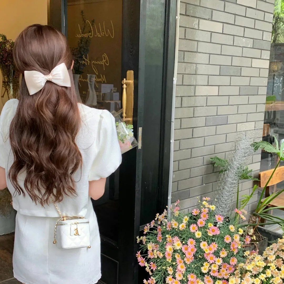 公寓里的两个女人